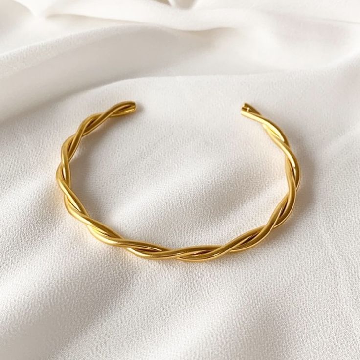 Twisted Rope Cuff – 18K Gold Plated