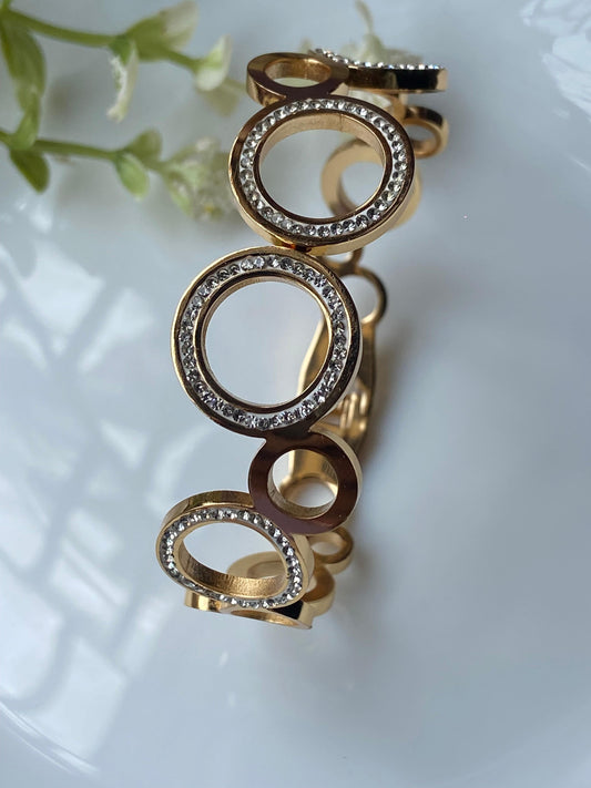 Gold Circle-Link Bracelet