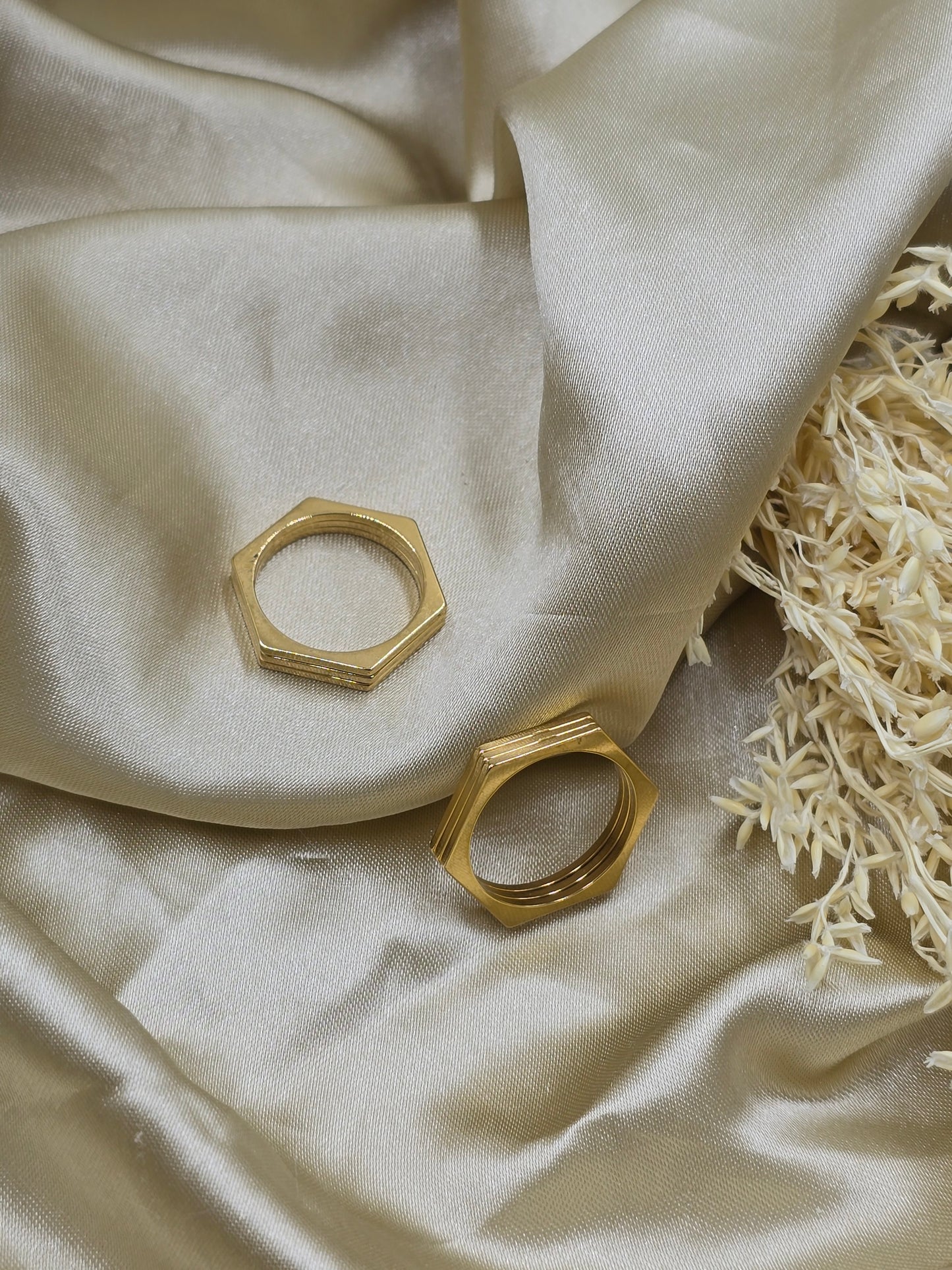 Hexa Halo Finger Ring