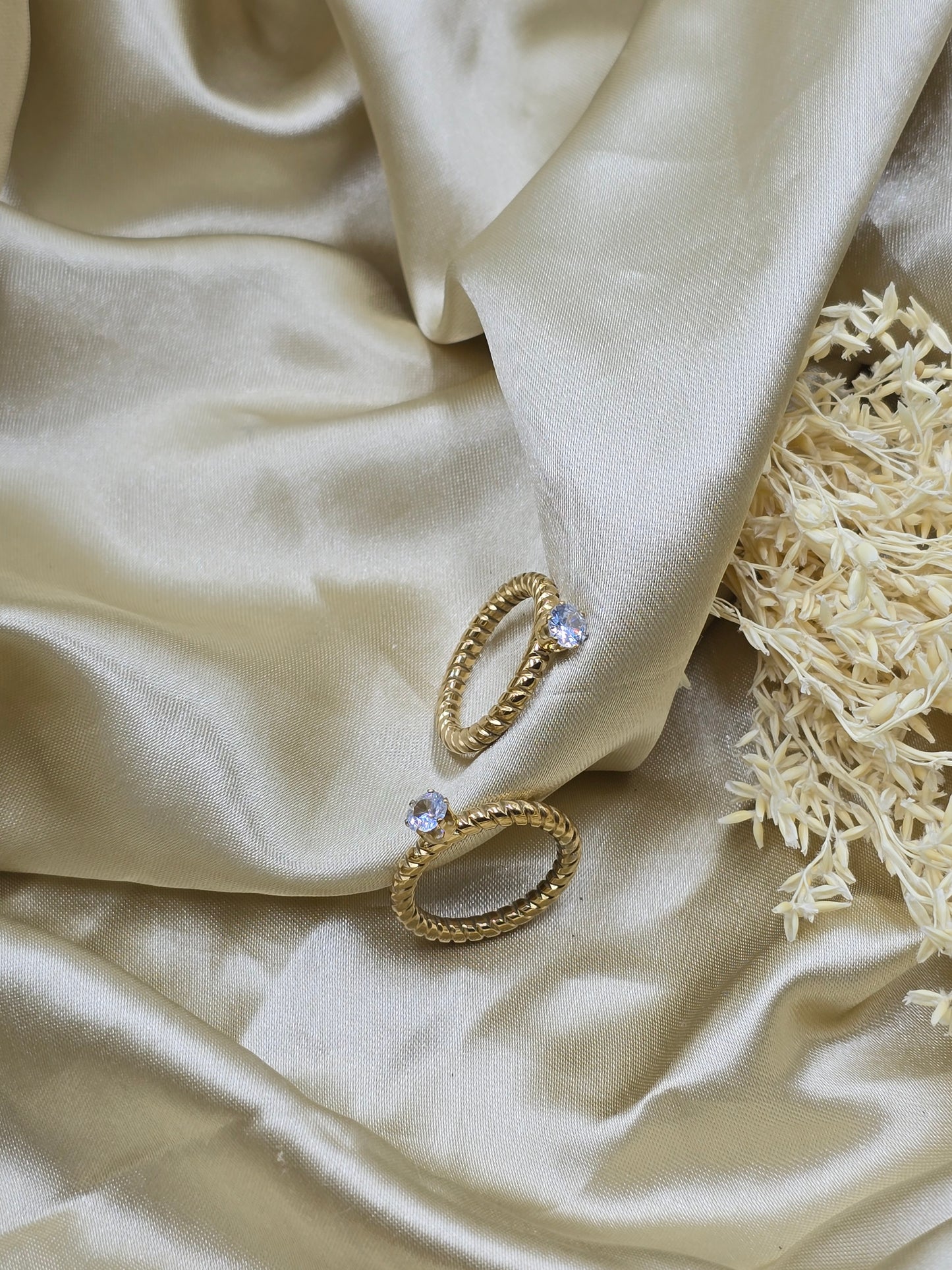 Regal Solitaire Finger Ring