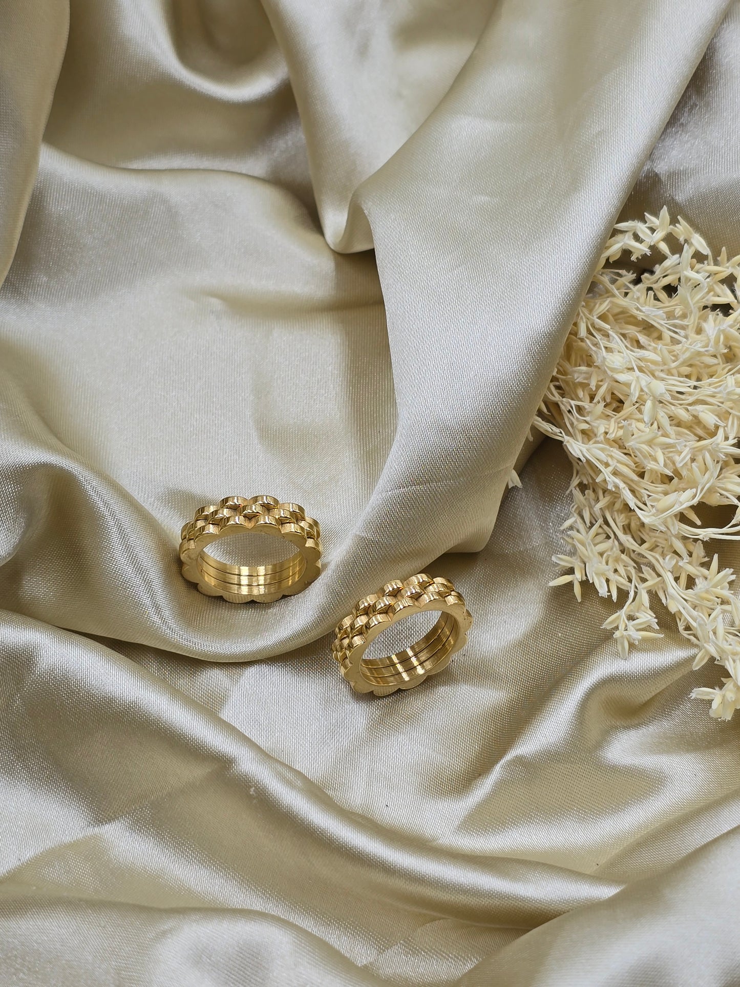 Regal Grid Finger Ring