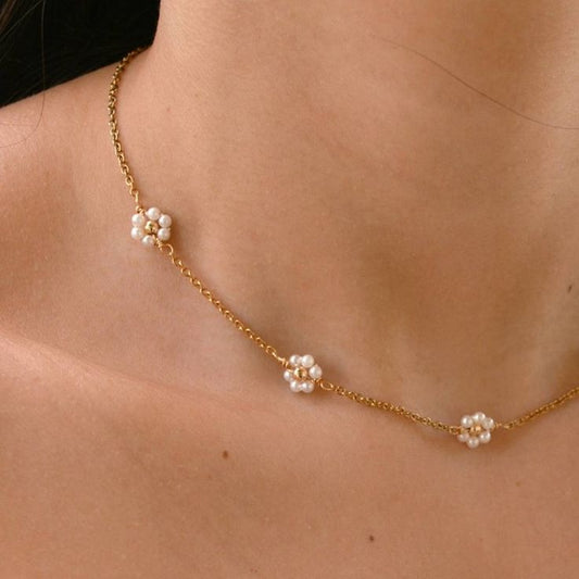 Daisy Pearl Necklace