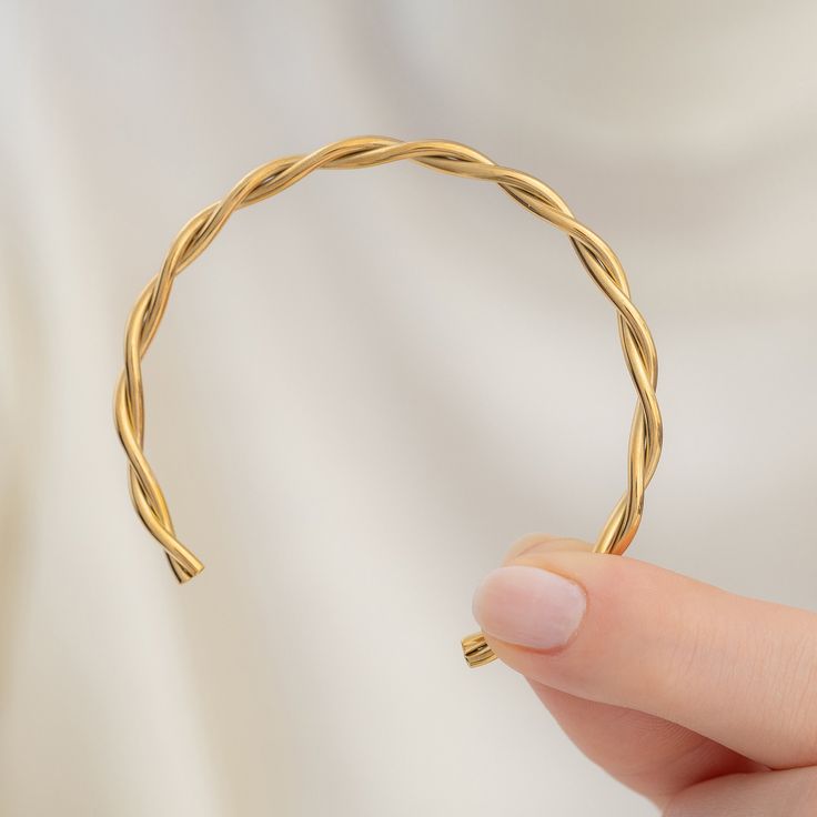 Twisted Rope Cuff – 18K Gold Plated