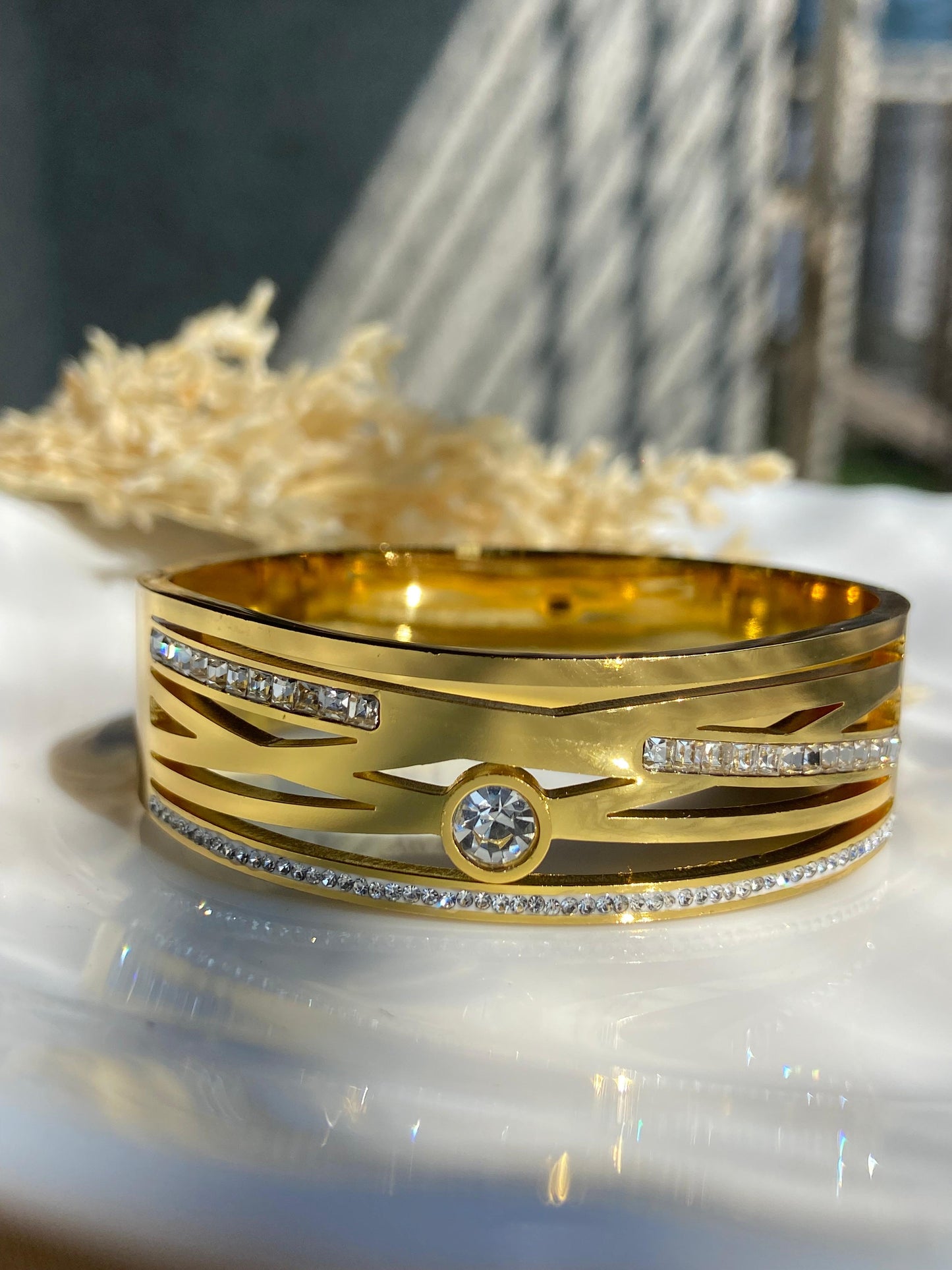 Radiant Solitaire Gold Kada