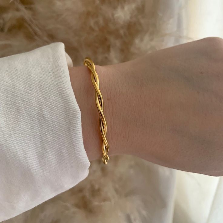 Twisted Rope Cuff – 18K Gold Plated